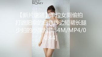 [MP4/ 2.35G]&nbsp;&nbsp;三女两男18嫩妹群P激情大战，排成一排翘起屁股美穴，按头深喉轮流口交 手指扣穴揉搓阴蒂