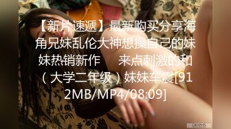 -黑丝爆乳骚妈勾引儿子在高铁卫生间里草逼