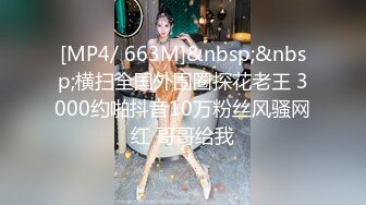 风情万种的熟女妈妈被儿子扶着肉臀挺着大鸡巴后入，艹得妈妈嗷嗷叫，不枉母亲带你来这个世界，真实刺激！