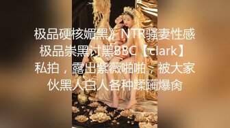 红色透明连衣裙性感辣味十足3个人妖一起相互撸管操菊轮番玩插后门性欲就是这强