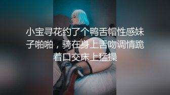 上次爬窗户偷拍表妹洗澡被察觉了 没看清是谁偷拍的这次洗澡不敢把眼镜摘下了