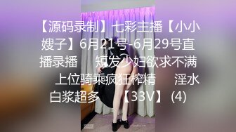 高筒皮靴长发美女尿尿像洒水壶一般