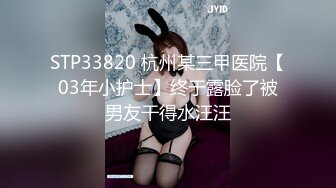 商场白色隔板全景后拍多位美女尿尿1 (4)