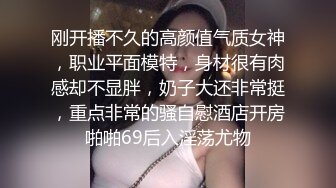 肥胖猛男后入式爆操苗条美妞