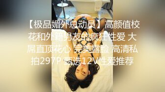 高清摄像头偷窥对面楼的美女光着身子做家务