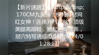 11月专业盗站流出韩国首尔大学女厕全景后拍棒子美女撅着屁股尿尿