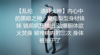 美女众多商场女厕隔板缝近景高清偸拍数位小姐姐方便，拍脸又拍逼人美逼更美 (2)